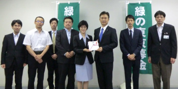 目録贈呈式の様子