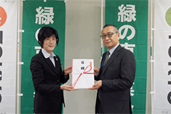 目録贈呈式の様子