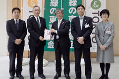 目録贈呈式の様子