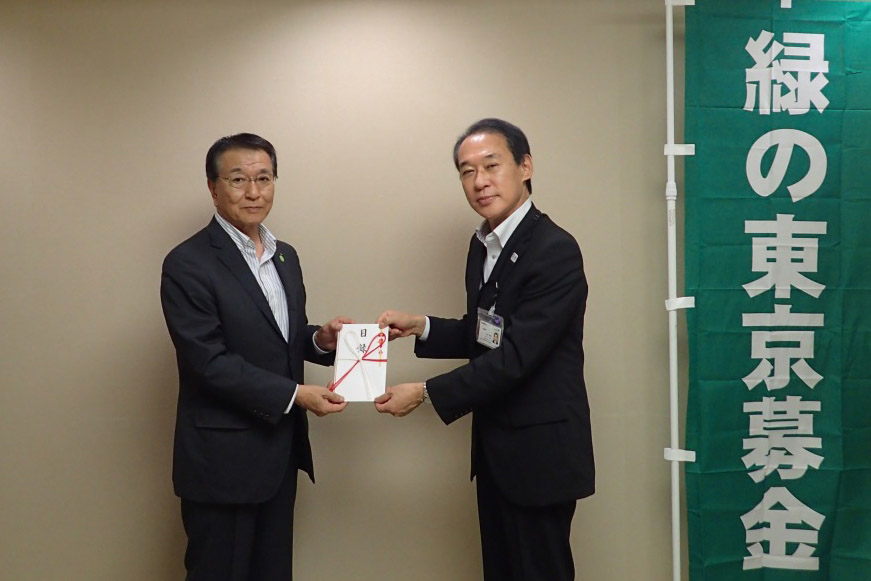 目録贈呈式の様子