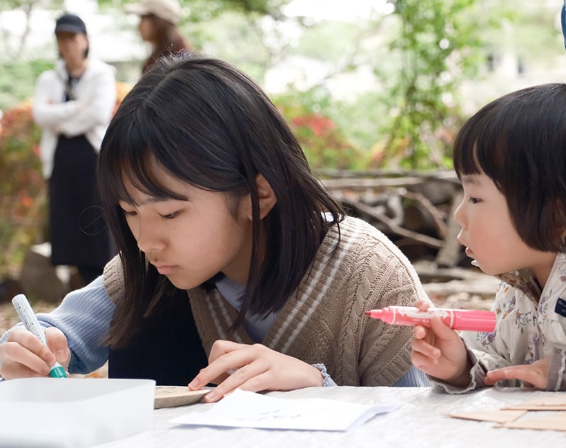 間伐材でコースターづくり
